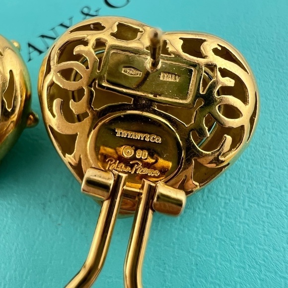 RARE Tiffany & Co. Vintage Paloma Picasso Hammered Heart Earrings 18k Gold ✨ - Picture 5 of 8